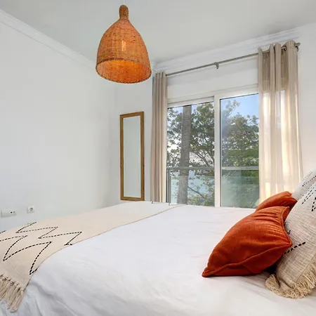 Apartment En Primera Línea De Playa En Estepona
